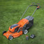 tondeuse sans fil husqvarna lc347ivx sur pelouse avec batterie B140 et chargeur