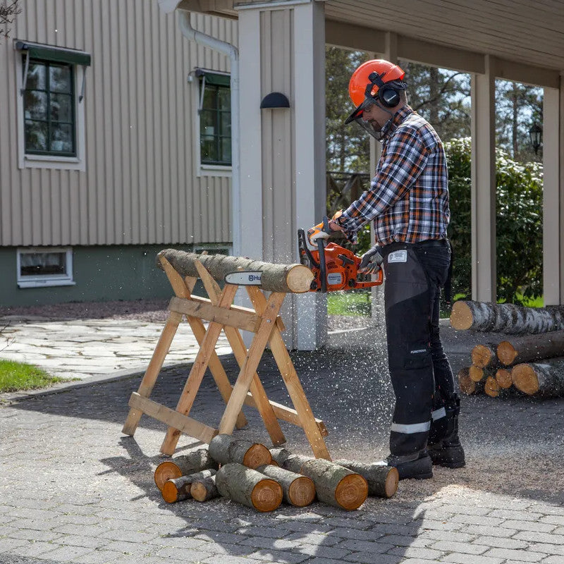 utilisateur de la tronçonneuse 120 mark II husqvarna